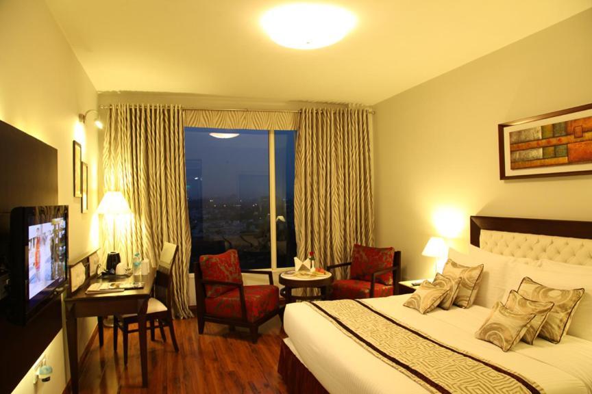 Treehouse Queens Pearl Gurgaon Exterior photo