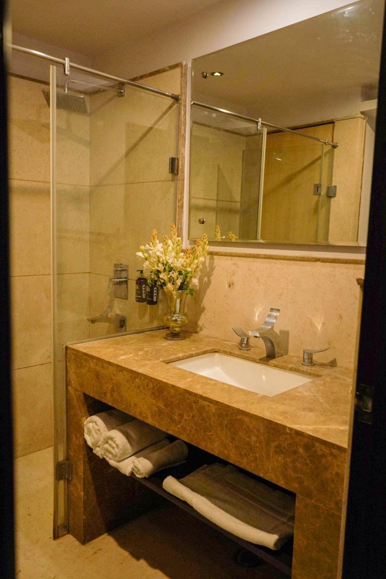 Treehouse Queens Pearl Gurgaon Exterior photo