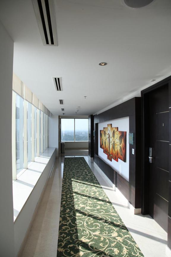 Treehouse Queens Pearl Gurgaon Exterior photo