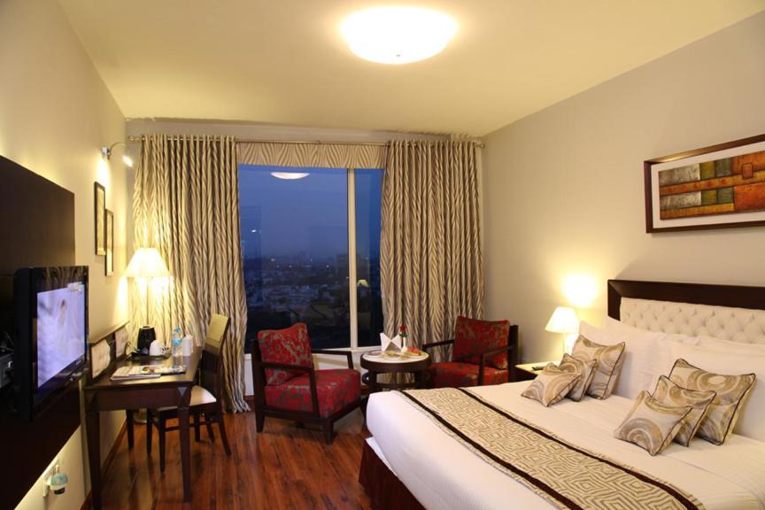 Treehouse Queens Pearl Gurgaon Exterior photo