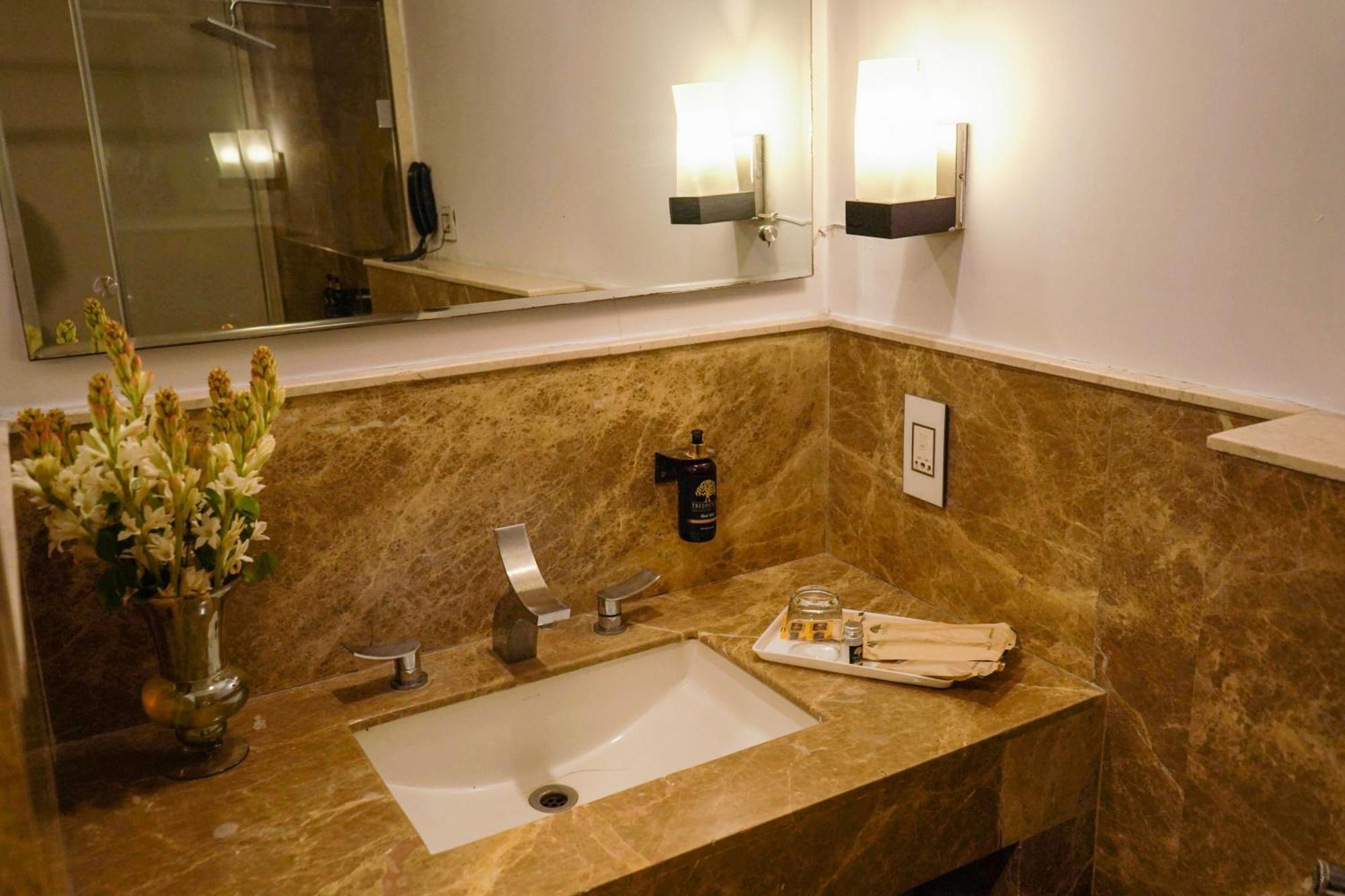 Treehouse Queens Pearl Gurgaon Exterior photo