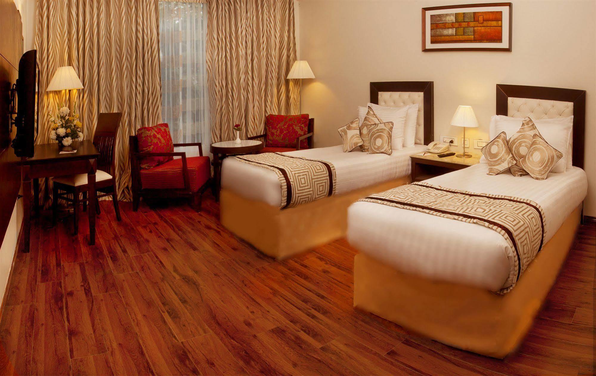 Treehouse Queens Pearl Gurgaon Exterior photo